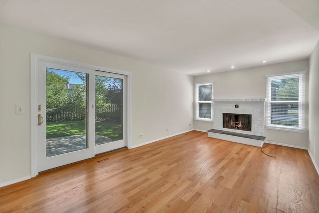 1100 LOCKWOOD Drive, Buffalo Grove, IL 60089