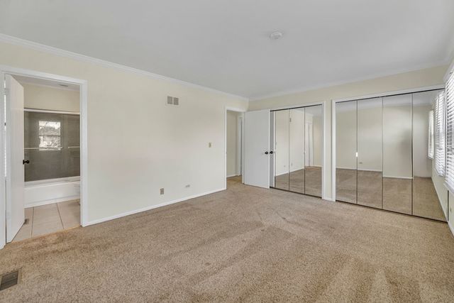 1100 LOCKWOOD Drive, Buffalo Grove, IL 60089