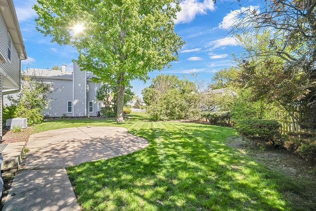 1100 LOCKWOOD Drive, Buffalo Grove, IL 60089