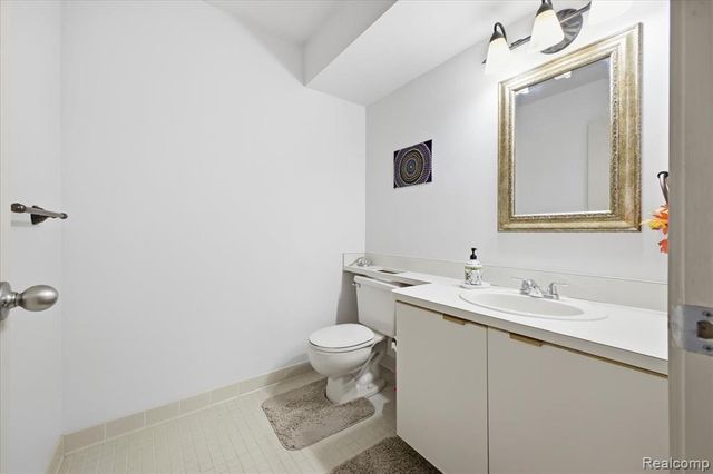 678 Highgate, Rochester Hills, MI 48307