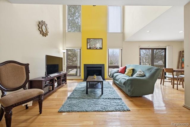 678 Highgate, Rochester Hills, MI 48307