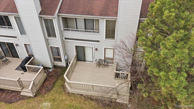 678 Highgate, Rochester Hills, MI 48307