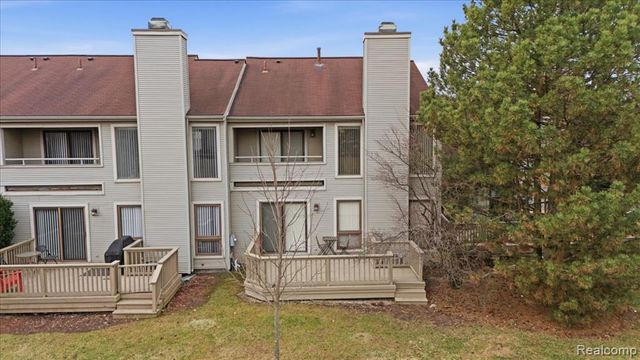 678 Highgate, Rochester Hills, MI 48307