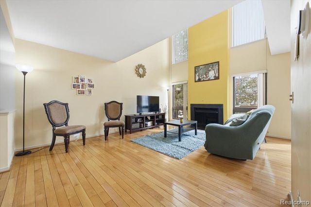 678 Highgate, Rochester Hills, MI 48307