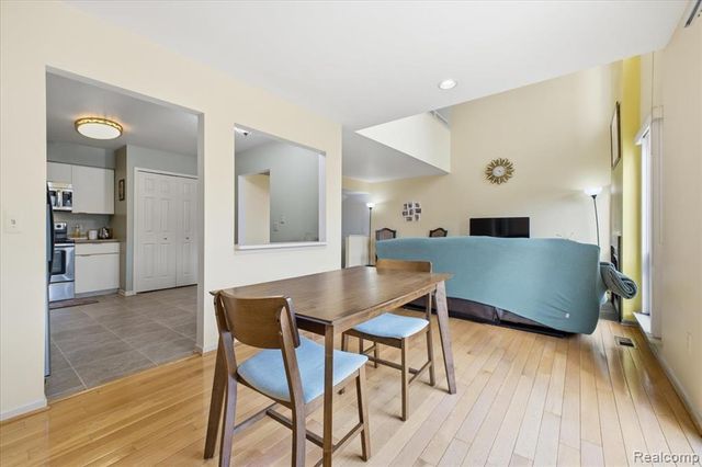 678 Highgate, Rochester Hills, MI 48307