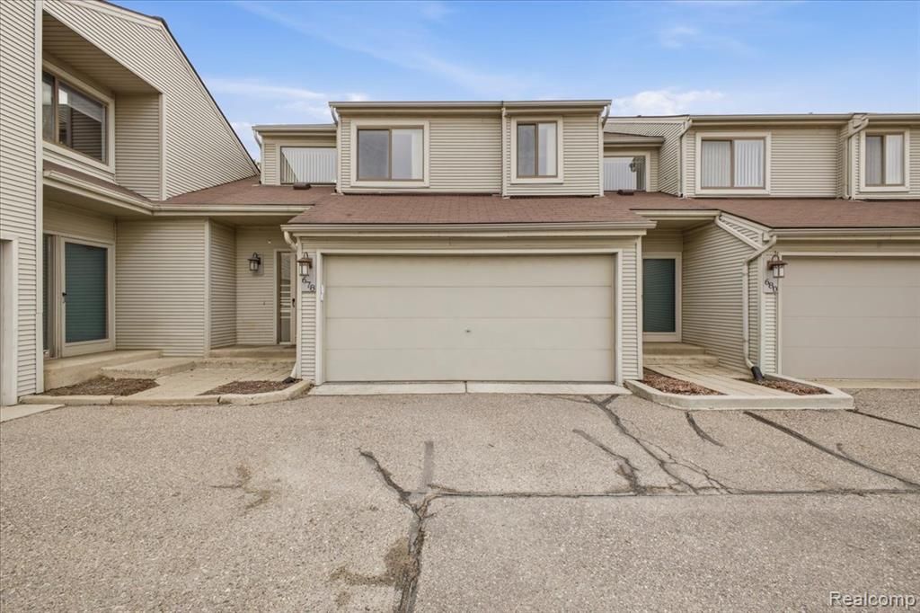 678 Highgate, Rochester Hills, MI 48307