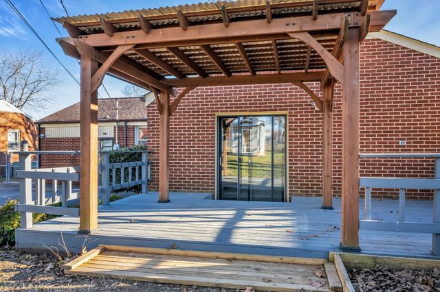 555 Ashe Ave, New Johnsonville, TN 37134