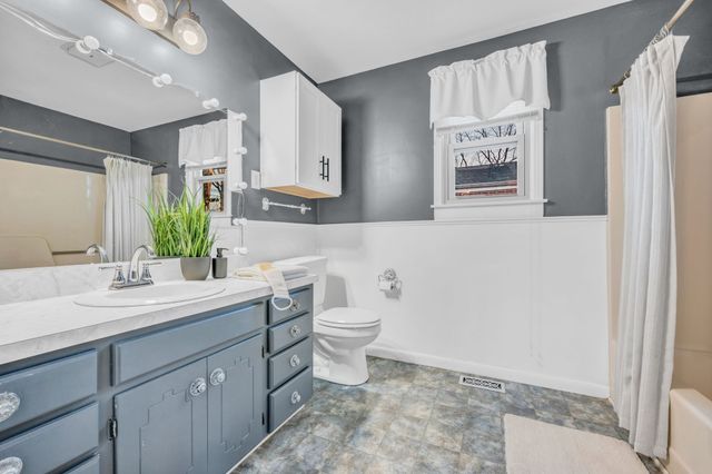 555 Ashe Ave, New Johnsonville, TN 37134