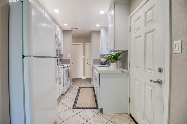 6829 Gordon Ct, Stockton, CA 95219