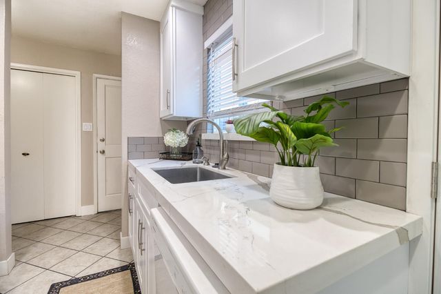 6829 Gordon Ct, Stockton, CA 95219