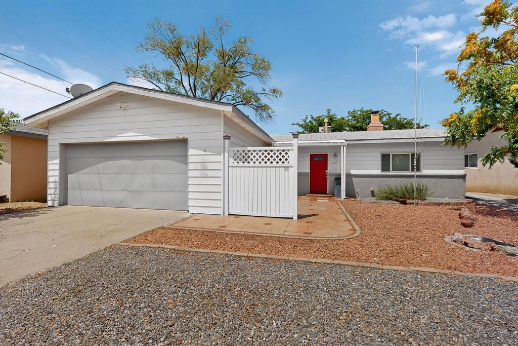1405 Betts Street NE, Albuquerque, NM 87112