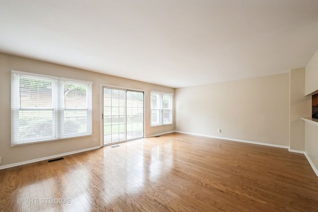 276 Greensboro Court, Elk Grove Village, IL 60007
