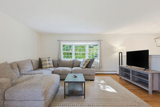 1 Garrison Dr, Plainville, MA 02762