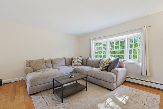 1 Garrison Dr, Plainville, MA 02762