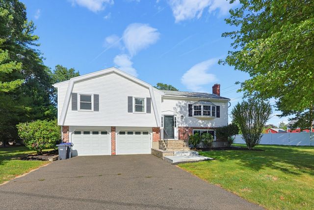 1 Garrison Dr, Plainville, MA 02762