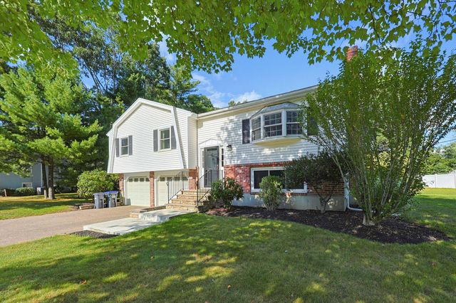 1 Garrison Dr, Plainville, MA 02762