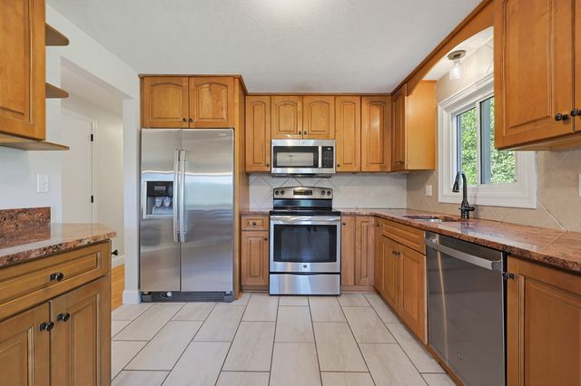 1 Garrison Dr, Plainville, MA 02762