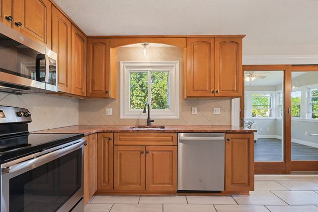 1 Garrison Dr, Plainville, MA 02762