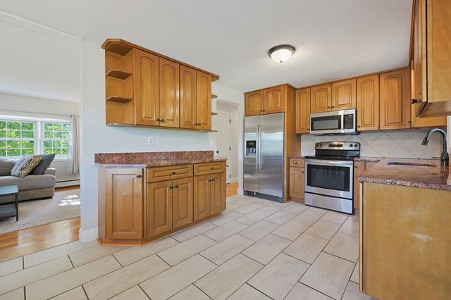 1 Garrison Dr, Plainville, MA 02762