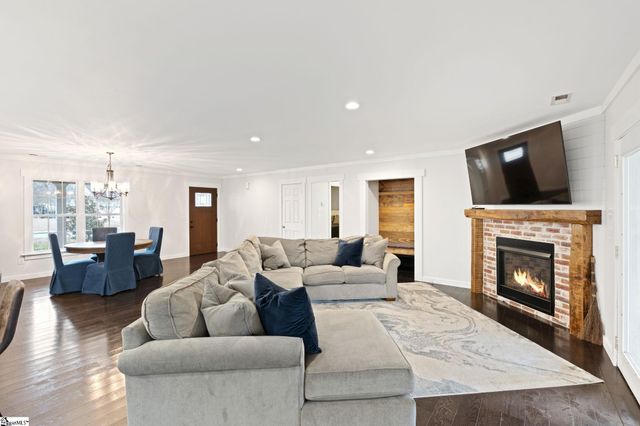 206 Forked Oak Way, Fountain Inn, SC 29644