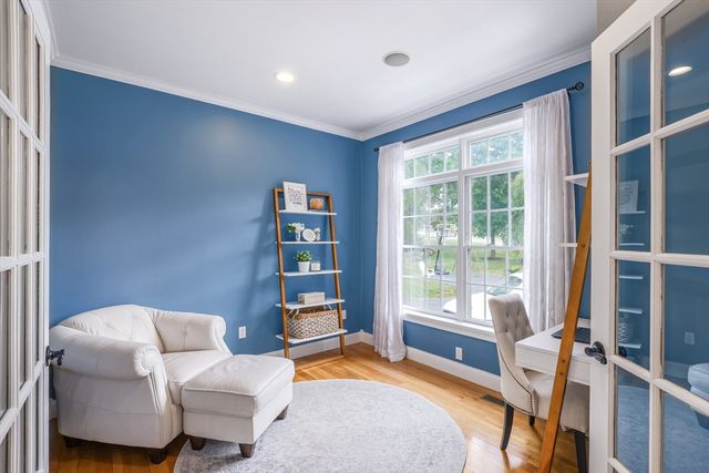 10 Strawberry Knoll Dr, Sutton, MA 01590