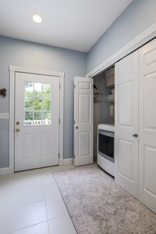 10 Strawberry Knoll Dr, Sutton, MA 01590