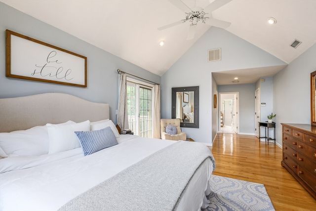 10 Strawberry Knoll Dr, Sutton, MA 01590