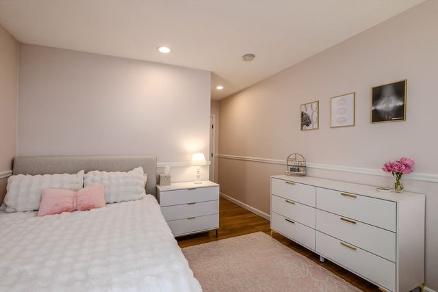 10 Strawberry Knoll Dr, Sutton, MA 01590
