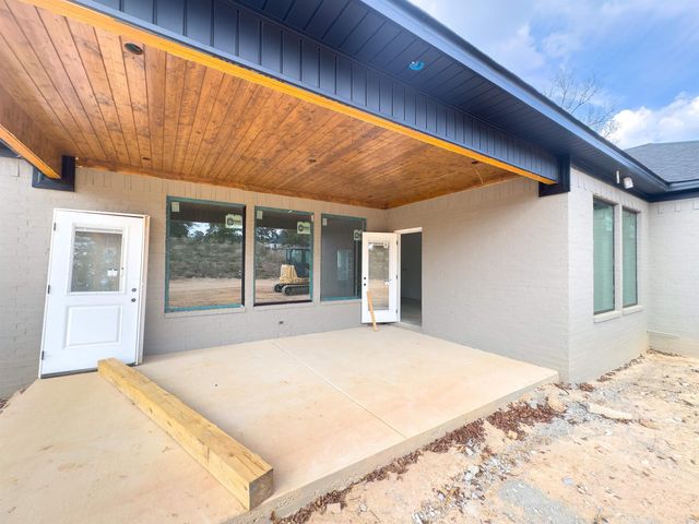1033 Creekwood Cir, Bauxite, AR 72011
