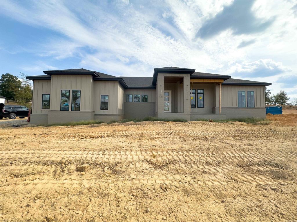 1033 Creekwood Cir, Bauxite, AR 72011