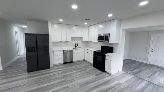 235 SW 21st Way, Fort Lauderdale, FL 33312