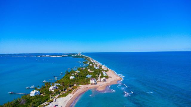 1866 SE Tarni Way, Stuart, FL 34996