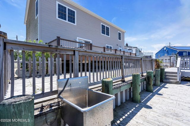 122 Morris Boulevard, Manahawkin, NJ 08050