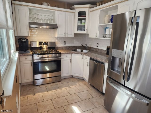 39 Niagara St, Dumont Boro, NJ 07628
