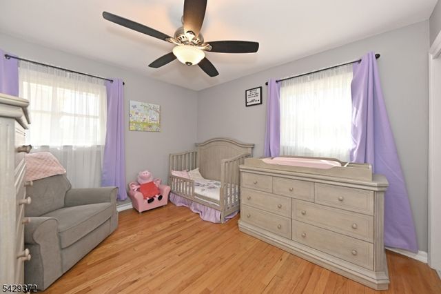 39 Niagara St, Dumont Boro, NJ 07628
