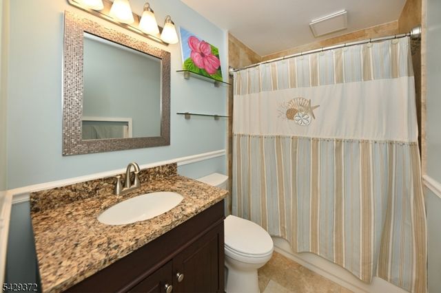 39 Niagara St, Dumont Boro, NJ 07628