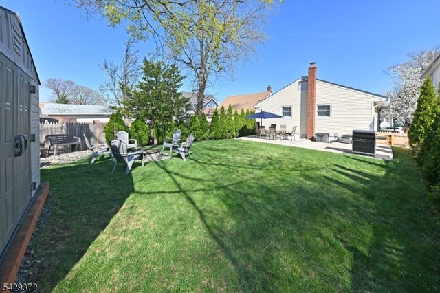 39 Niagara St, Dumont Boro, NJ 07628