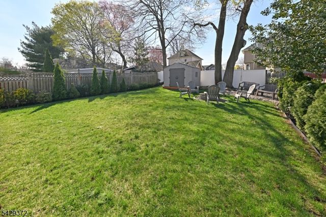39 Niagara St, Dumont Boro, NJ 07628