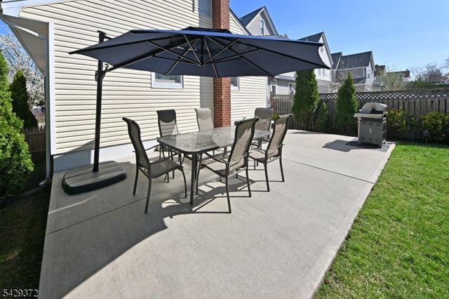 39 Niagara St, Dumont Boro, NJ 07628