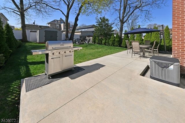 39 Niagara St, Dumont Boro, NJ 07628