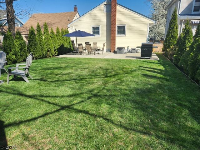 39 Niagara St, Dumont Boro, NJ 07628