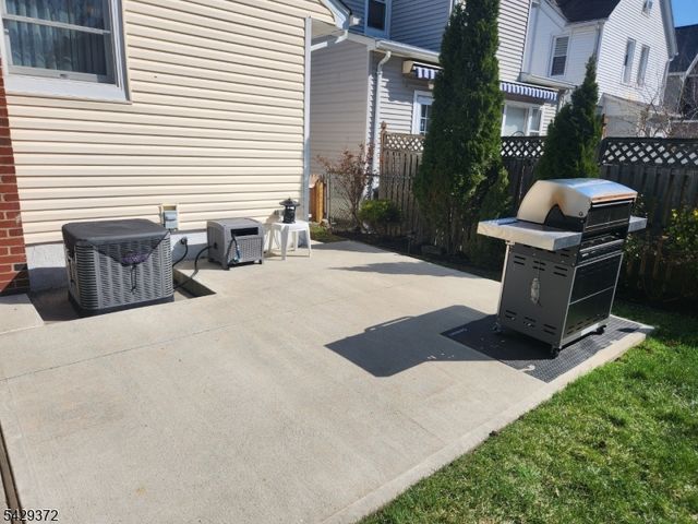39 Niagara St, Dumont Boro, NJ 07628