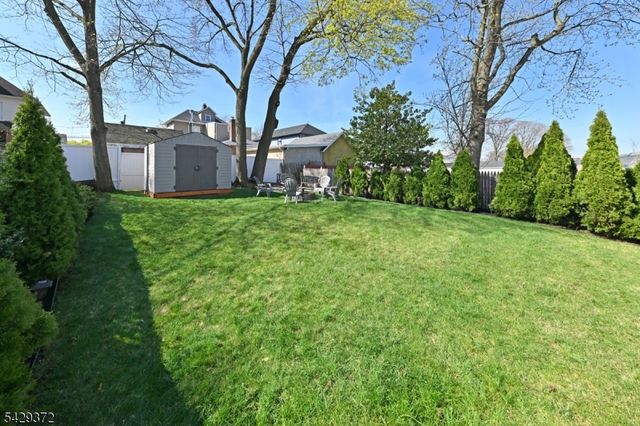 39 Niagara St, Dumont Boro, NJ 07628
