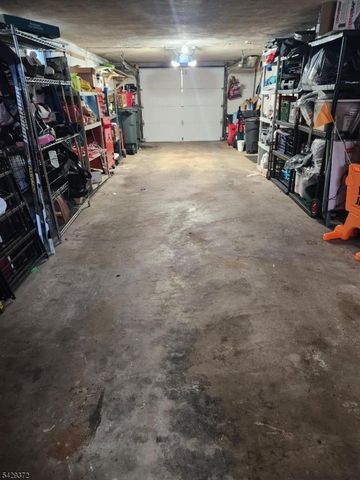 39 Niagara St, Dumont Boro, NJ 07628