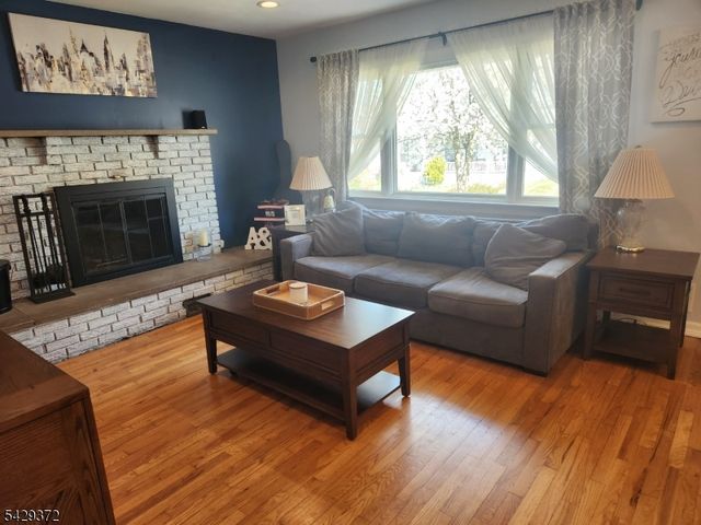 39 Niagara St, Dumont Boro, NJ 07628
