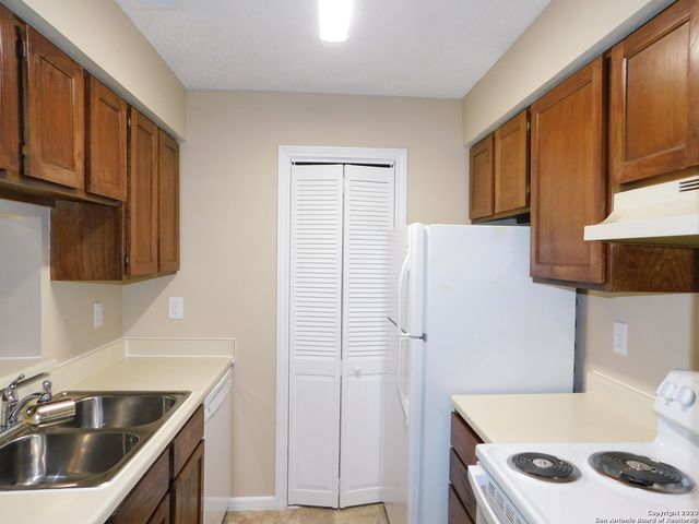 13018 Heimer Rd Apt 704, San Antonio, TX 78216