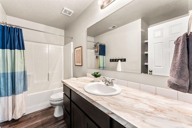 7538 E Drouillard St, Nampa, ID 83687