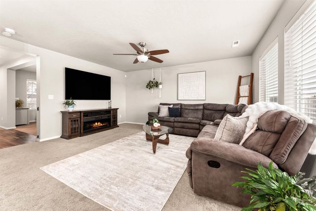 7538 E Drouillard St, Nampa, ID 83687