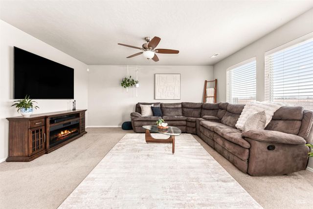 7538 E Drouillard St, Nampa, ID 83687