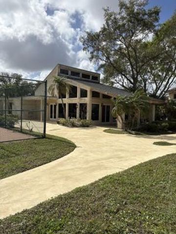 68 Wimbledon Lake Drive 68, Plantation, FL 33324